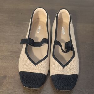 VIVAIA Black and Cream Loafers